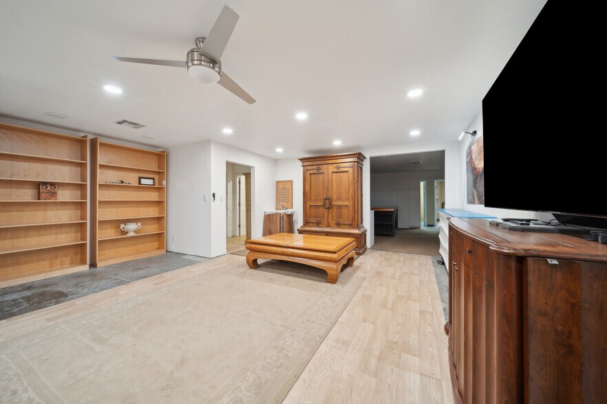 More Photos Of 4434-4437 S 74th Ave, Tulsa Warehouse For Sale