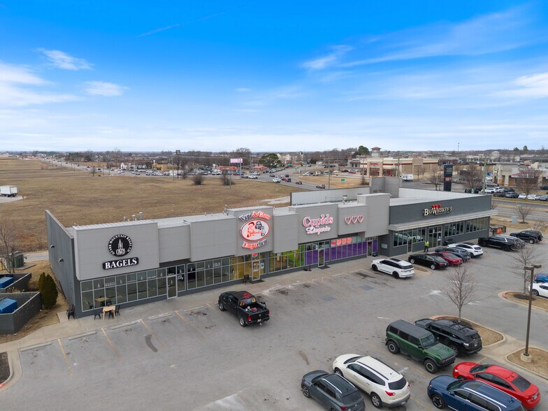 More Photos Of 3600 SE Guess Who Dr, Bentonville Storefront For Lease