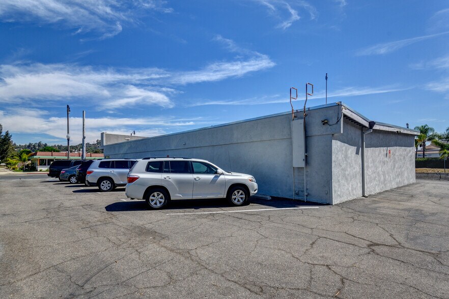 More Photos Of 16346-16348 Whittier Blvd, Whittier General Retail For Lease