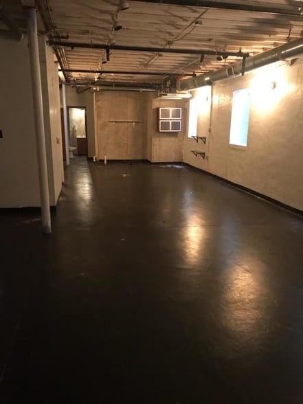 More Photos Of 299 Peters St, Atlanta Flex For Lease