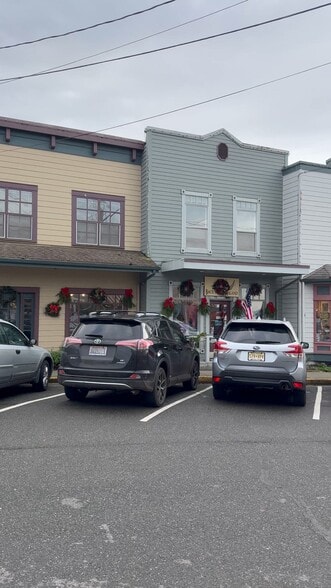 Primary Photo Of 9 NW Front St, Coupeville General Retail For Sale