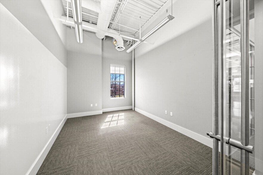 More Photos Of 2099 Thunderhead Rd, Knoxville Loft Creative Space For Sale