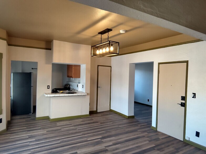 More Photos Of 702 W 30th St, Los Angeles Apartments For Sale