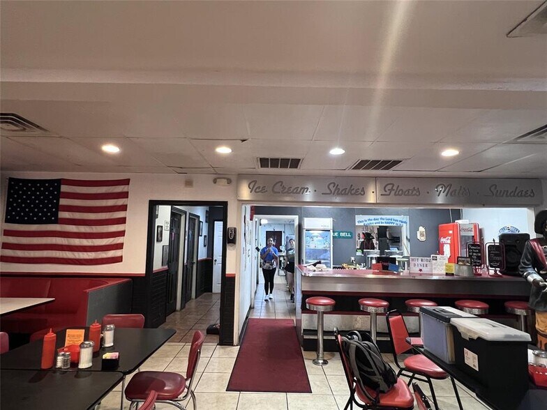 More Photos Of 115 S Main St, Crandall Restaurant For Sale