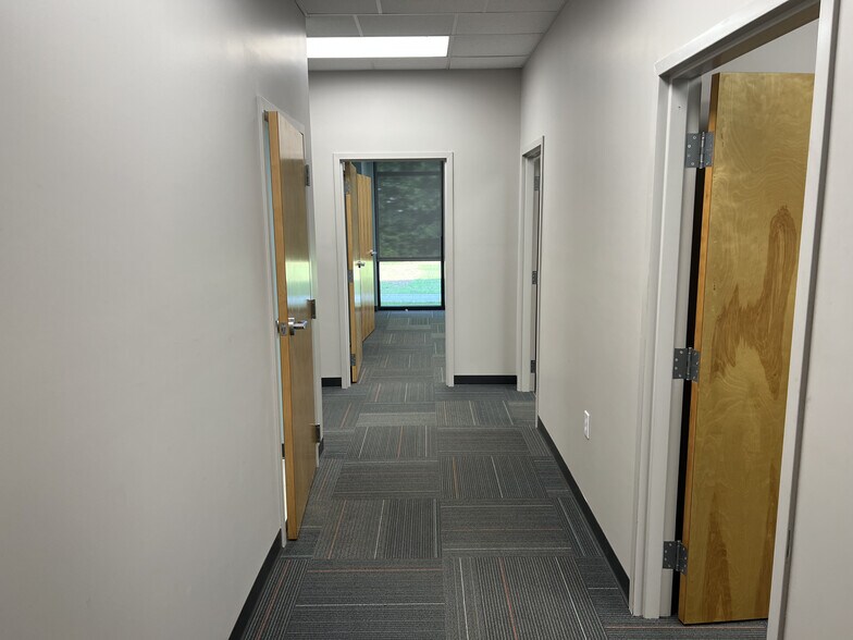 More Photos Of 1053 E London Park Dr, Forest Service For Lease