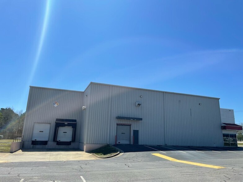 More Photos Of 2915 Gillespie St, Fayetteville Flex For Sale