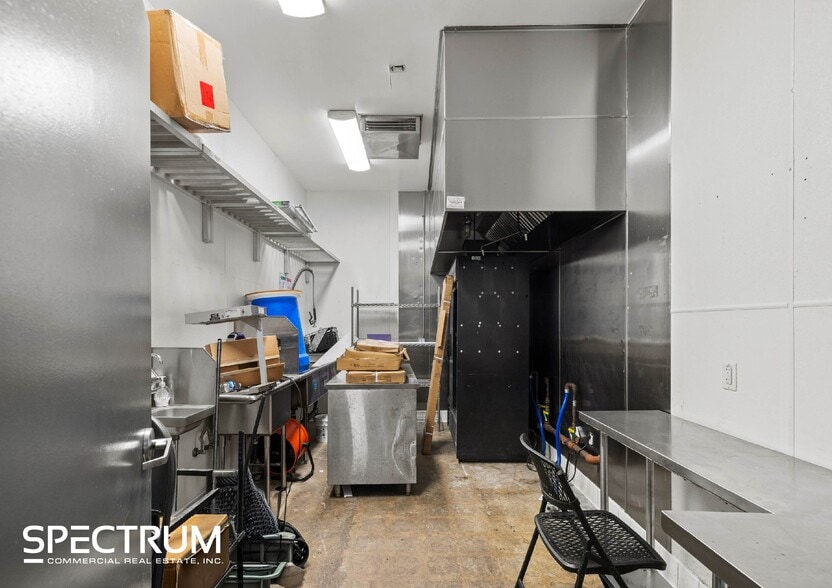 More Photos Of 11419 Santa Monica Blvd, Los Angeles Restaurant For Lease