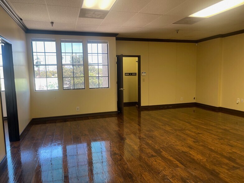 More Photos Of 902 N Grand Ave, Santa Ana Medical For Sale