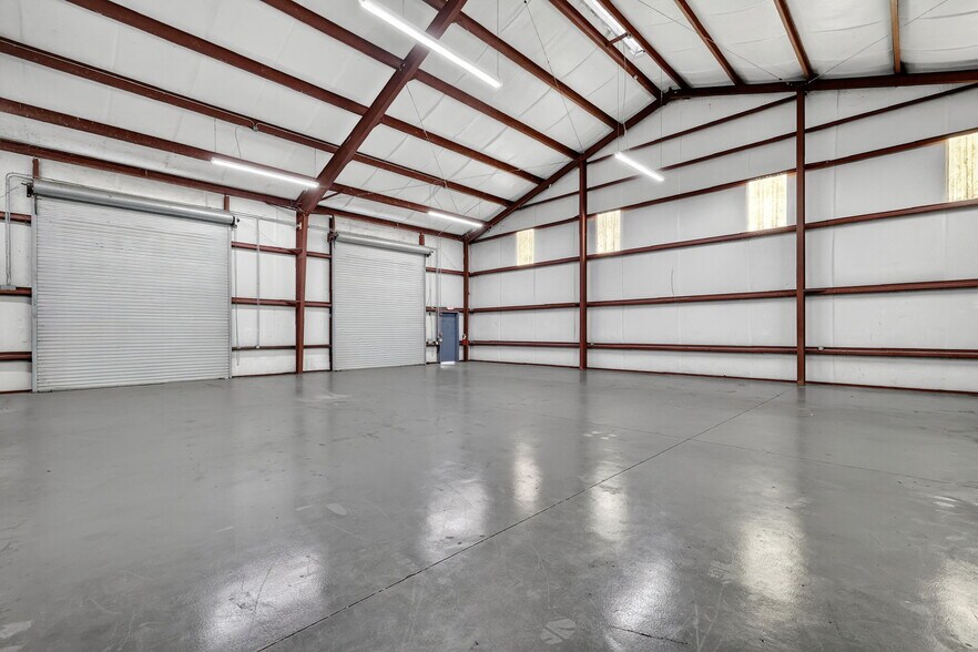 More Photos Of 15925 Old Us Highway 441, Tavares Warehouse For Lease
