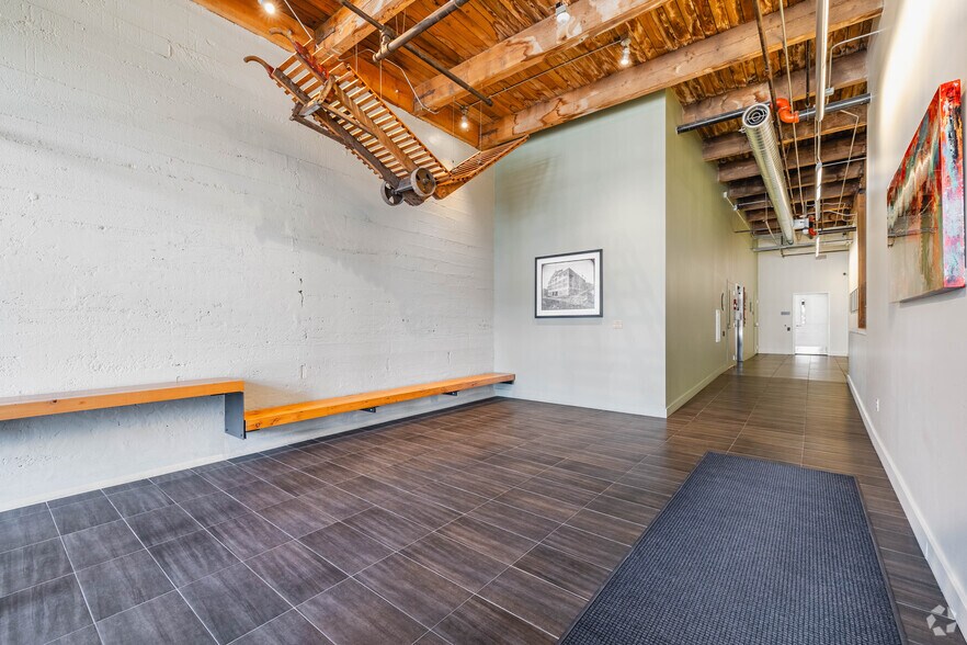 More Photos Of 2218-2220 Western Ave, Seattle Office For Lease