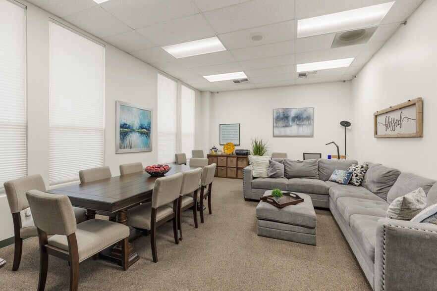 More Photos Of 6153 Center St, Paradise Office For Sale