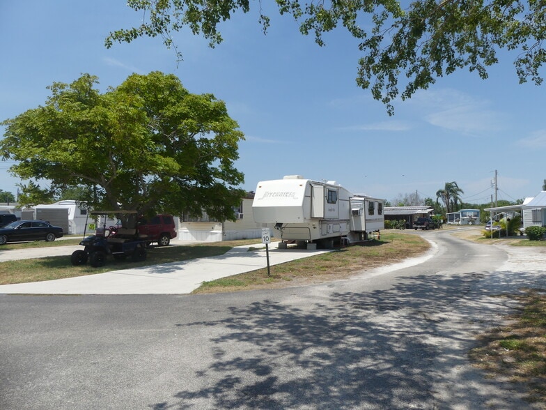 More Photos Of 8761 FL-78, Okeechobee Manufactured Housing Mobile Home Park For Sale