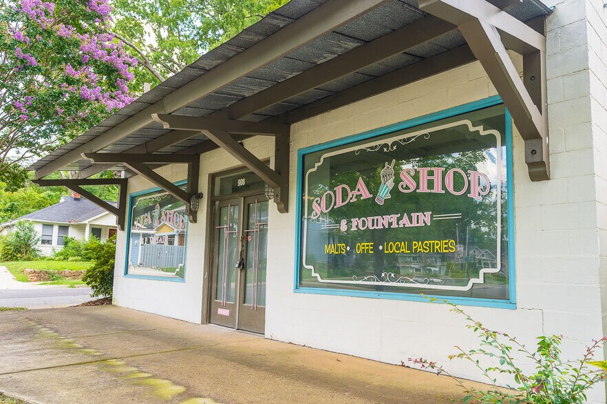 More Photos Of 908 E 35th St, Charlotte Freestanding For Lease