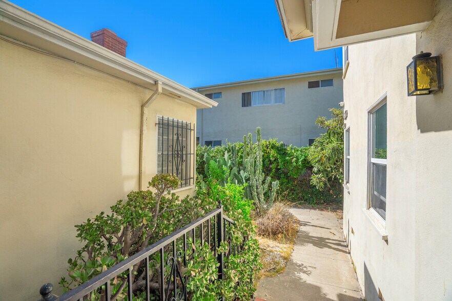 More Photos Of 2011 S Shenandoah St, Los Angeles Apartments For Sale