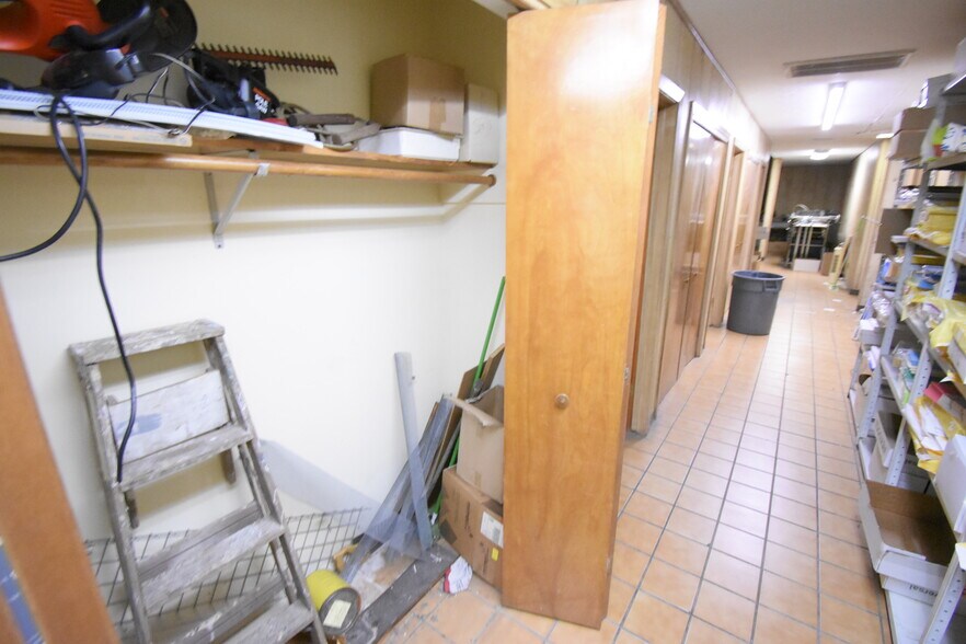 More Photos Of 630 Kentucky St, South Houston Office For Sale
