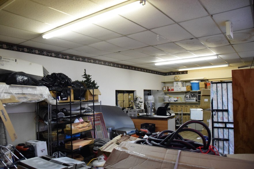 More Photos Of 21048-21054 Kelly Rd, Eastpointe Storefront For Sale