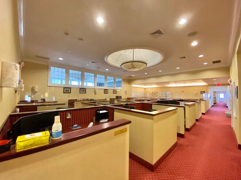 More Photos Of 25 Nassau Ln, Island Park Office For Sale