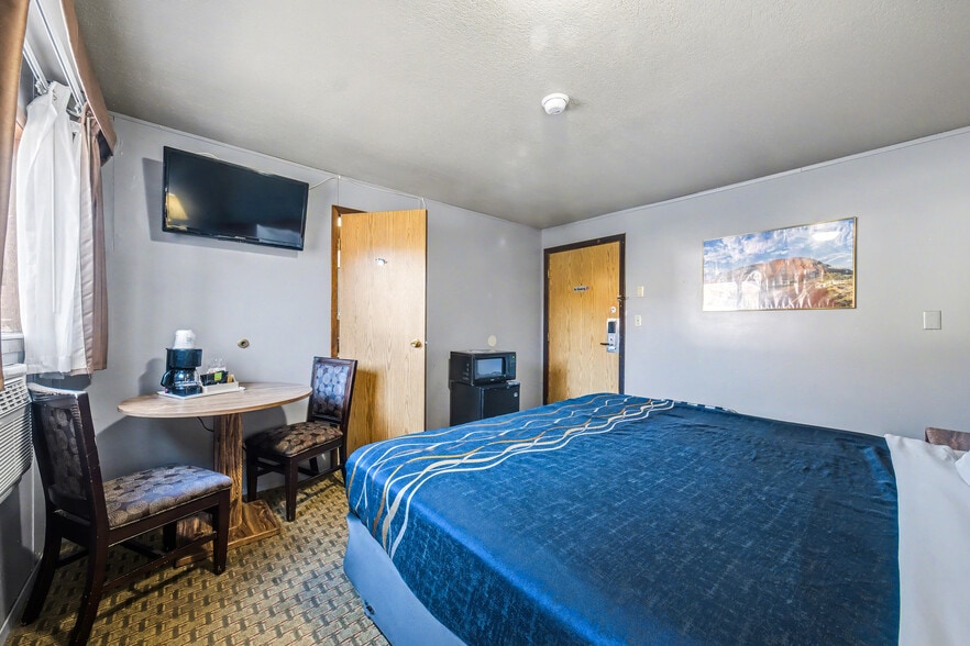 More Photos Of 386 E 300 S, Kanab Hotel For Sale