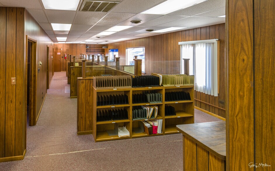 More Photos Of 9757 S Kedzie Ave, Evergreen Park Office For Sale