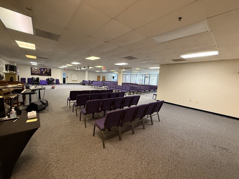 More Photos Of 10318-10332 Battleview Pky, Manassas Flex For Lease