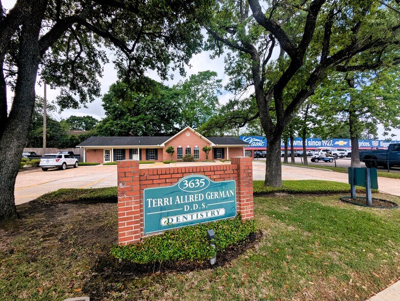 More Photos Of 3635 Eastex Fwy, Beaumont Office For Sale