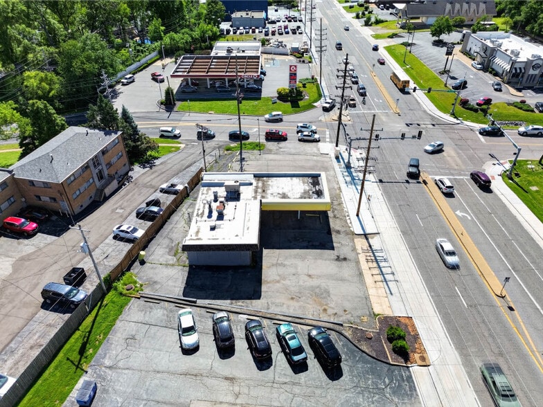 More Photos Of 8570 Watson Rd, Saint Louis Freestanding For Lease