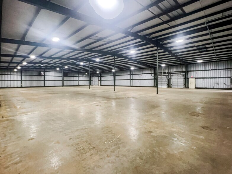 More Photos Of 3160 Mcfarland Blvd, Northport Warehouse For Sale