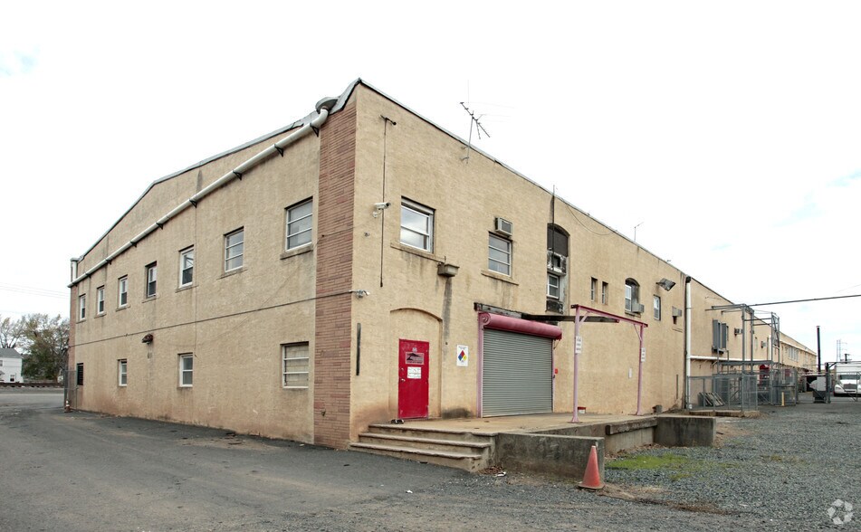 More Photos Of 100 W Main St, Bound Brook Warehouse For Lease