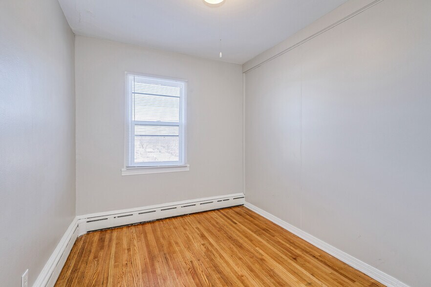 More Photos Of 609-611 N Dale St N, Saint Paul Storefront Retail Residential For Sale