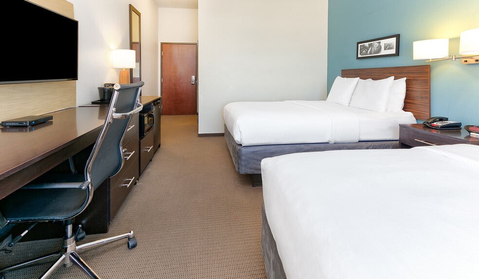 More Photos Of 615 City Center Way, Longview Hotel For Sale