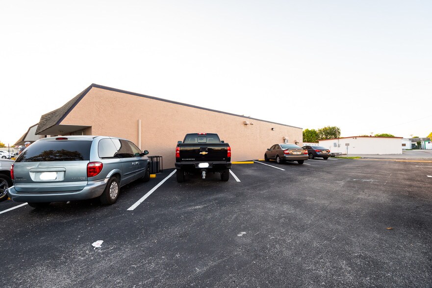 More Photos Of 1013-1017 SE 12th Ave, Cape Coral Industrial For Lease