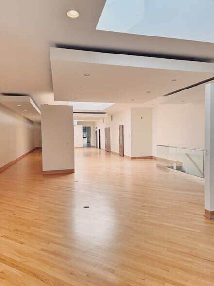 More Photos Of 1507-1509 S Michigan Ave, Chicago General Retail For Sale