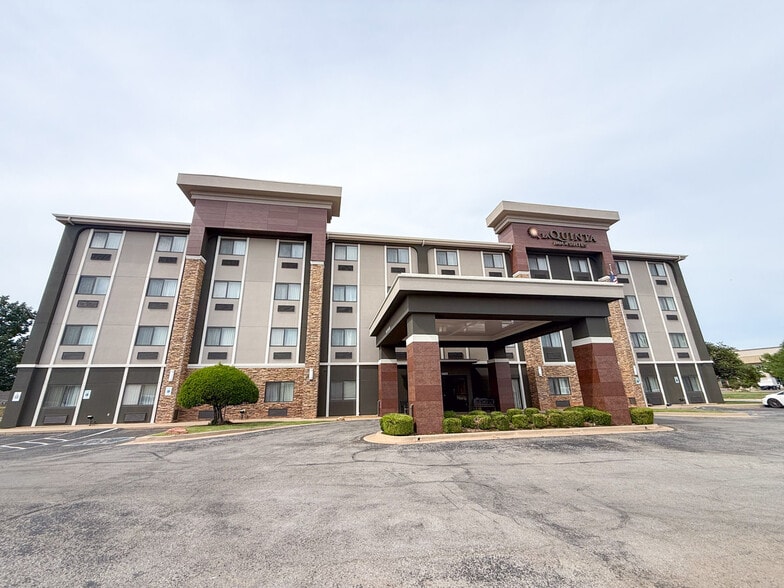 More Photos Of 5653 Tinker Diagonal St, Oklahoma City Hotel For Sale