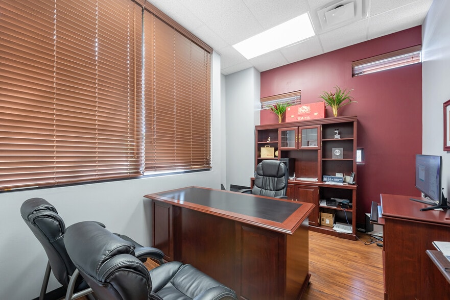 More Photos Of 107-113 Woodlawn Dr, Friendswood Medical For Sale