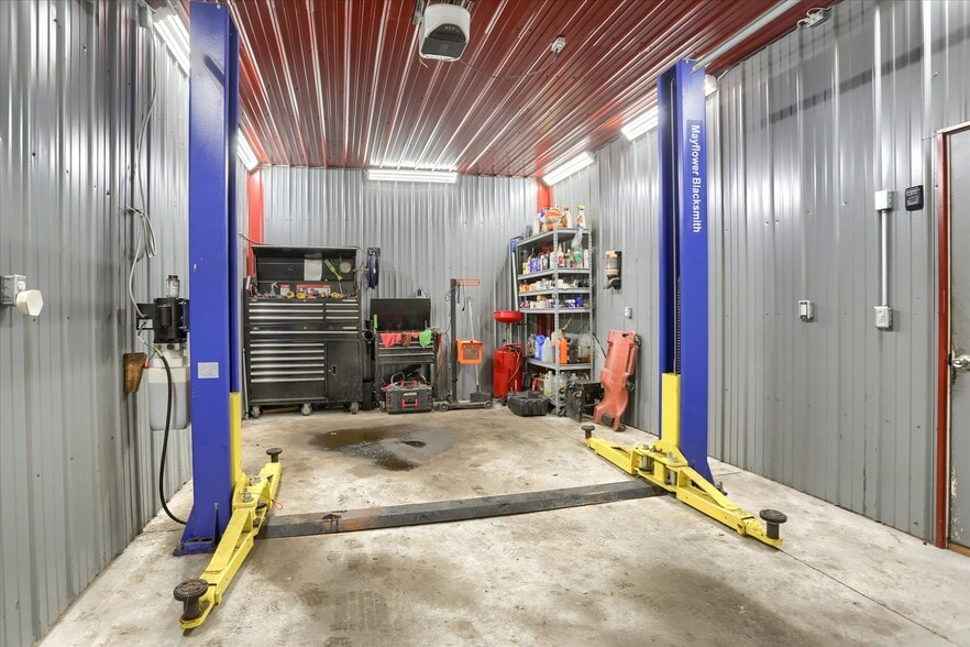 More Photos Of 40 N 4th St, Saint Clair Auto Dealership For Sale