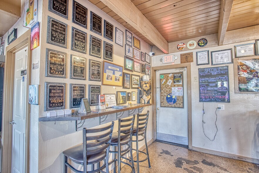 More Photos Of 4207 W White Mountain Blvd, Lakeside Restaurant For Sale
