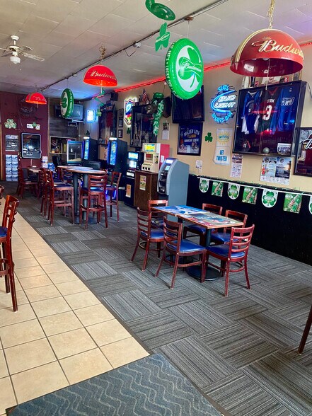 More Photos Of 120 N Main St, Elgin General Retail For Sale