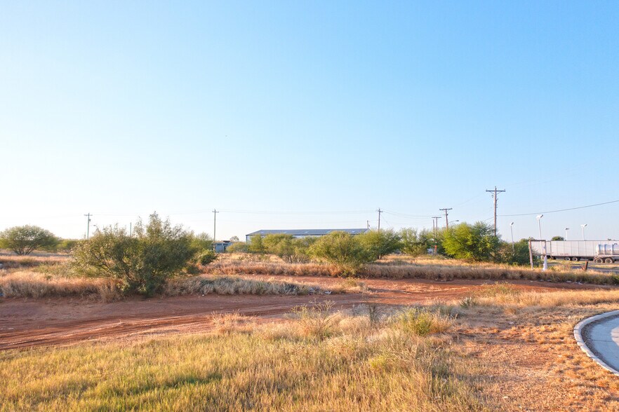 More Photos Of 0000 IH 35 Frontage, Cotulla Land For Sale