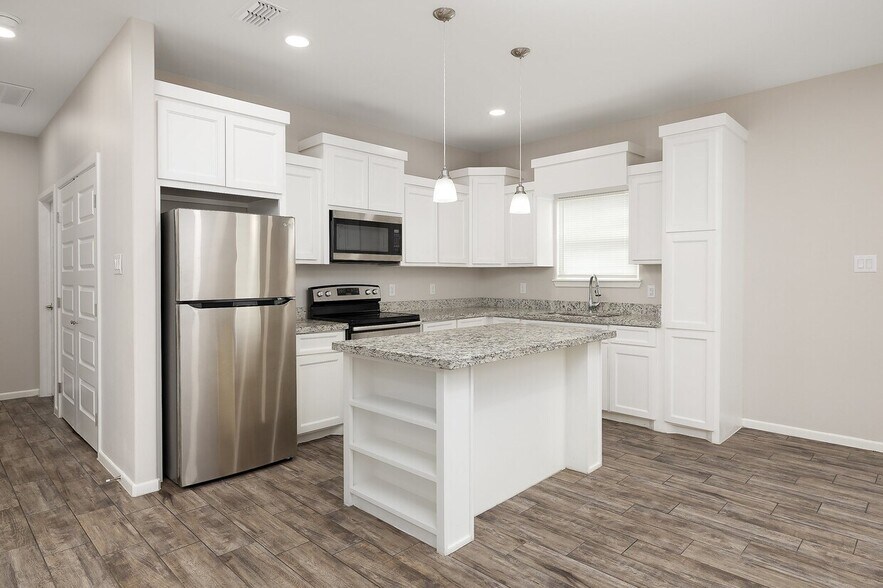 More Photos Of 904 N Kentucky St, Alton Multifamily For Sale