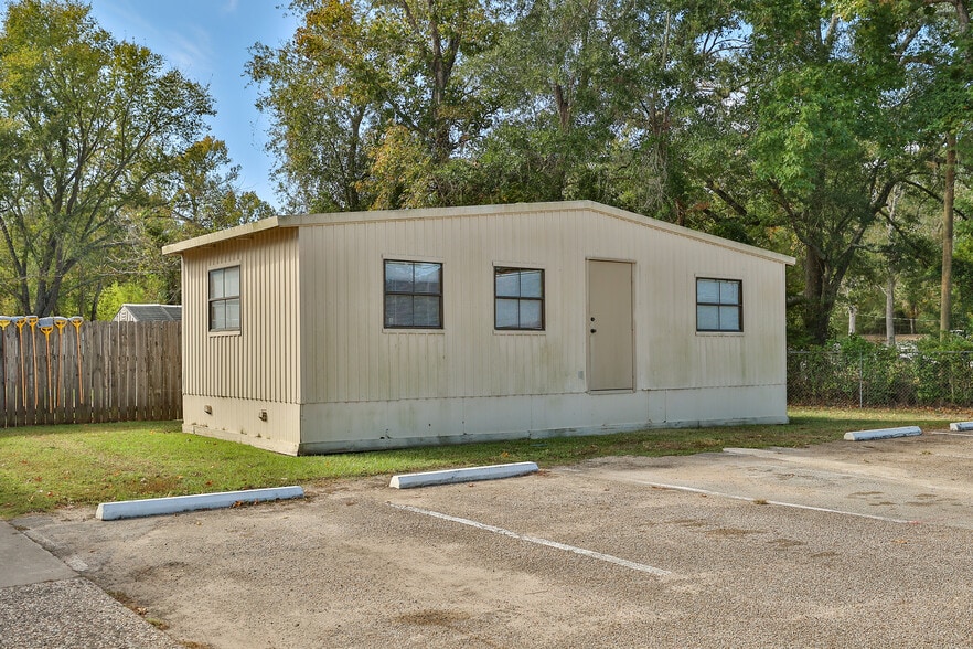 More Photos Of 6035 TX-105, Conroe Daycare Center For Sale