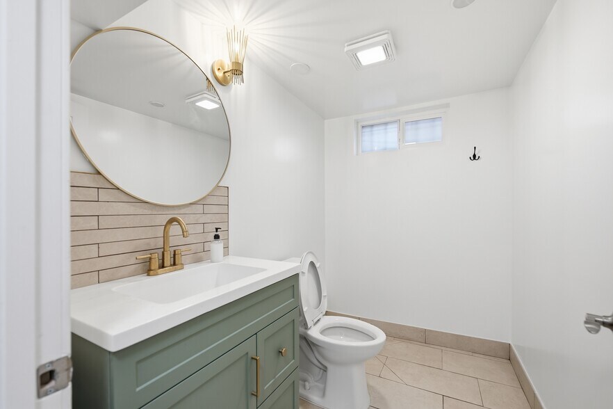 More Photos Of 25 Sheridan Blvd, Lakewood Freestanding For Sale