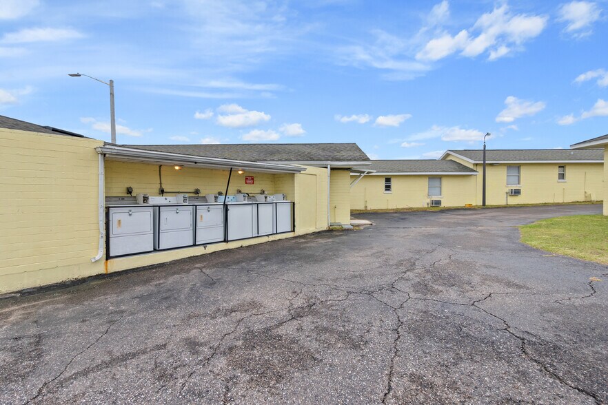 More Photos Of 801 Ridgewood Ave, Holly Hill Hotel For Sale