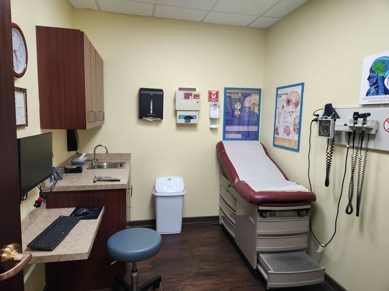 More Photos Of 1915 Central Park Ave, Yonkers Medical For Lease
