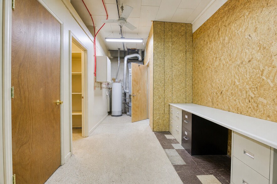 More Photos Of 20825 Plymouth Rd, Detroit Medical For Sale