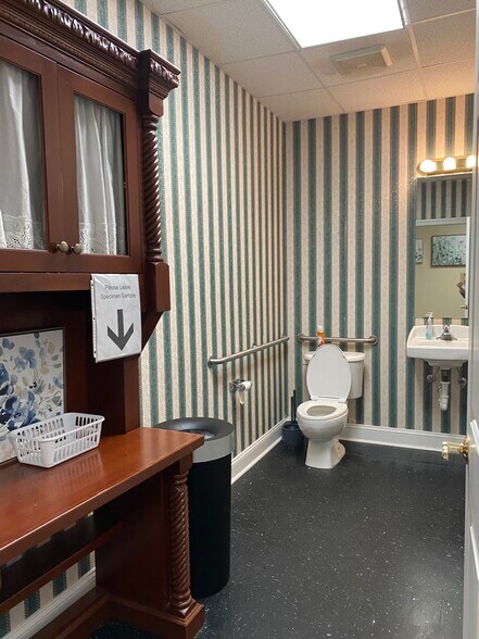 More Photos Of 2929 Breezewood Ave, Fayetteville Office For Sale