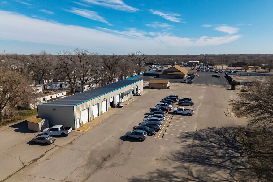More Photos Of 3101 S Broadway St, Wichita Freestanding For Sale