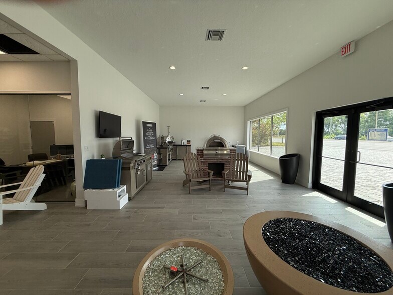 More Photos Of 2736 Land O Lakes Blvd, Land O' Lakes Storefront Retail Residential For Sale