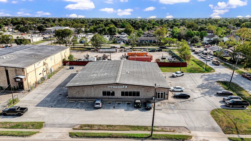 More Photos Of 7510 Lawndale St, Houston Warehouse For Sale