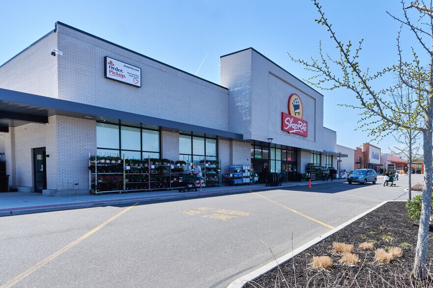More Photos Of 839 New York Ave, Huntington Unknown For Lease