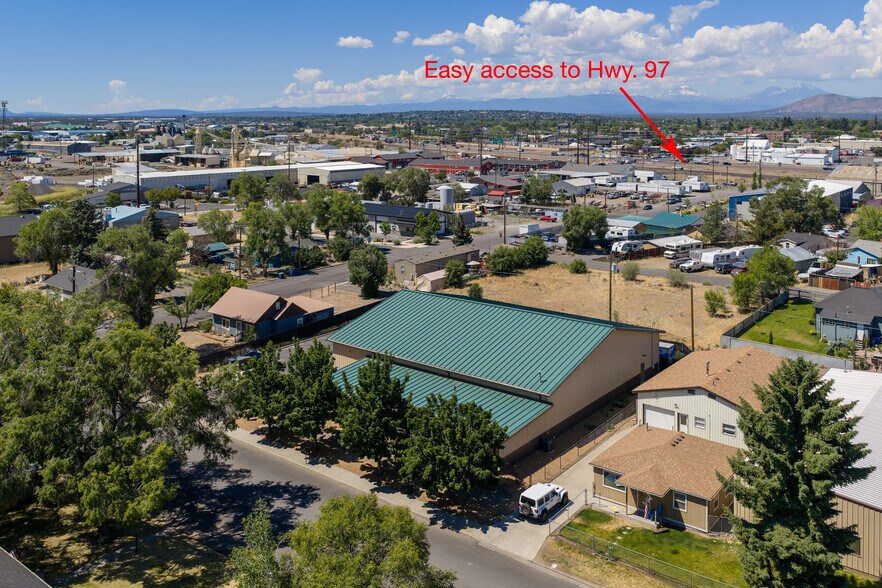More Photos Of 335 SE Jackson St, Redmond Warehouse For Sale